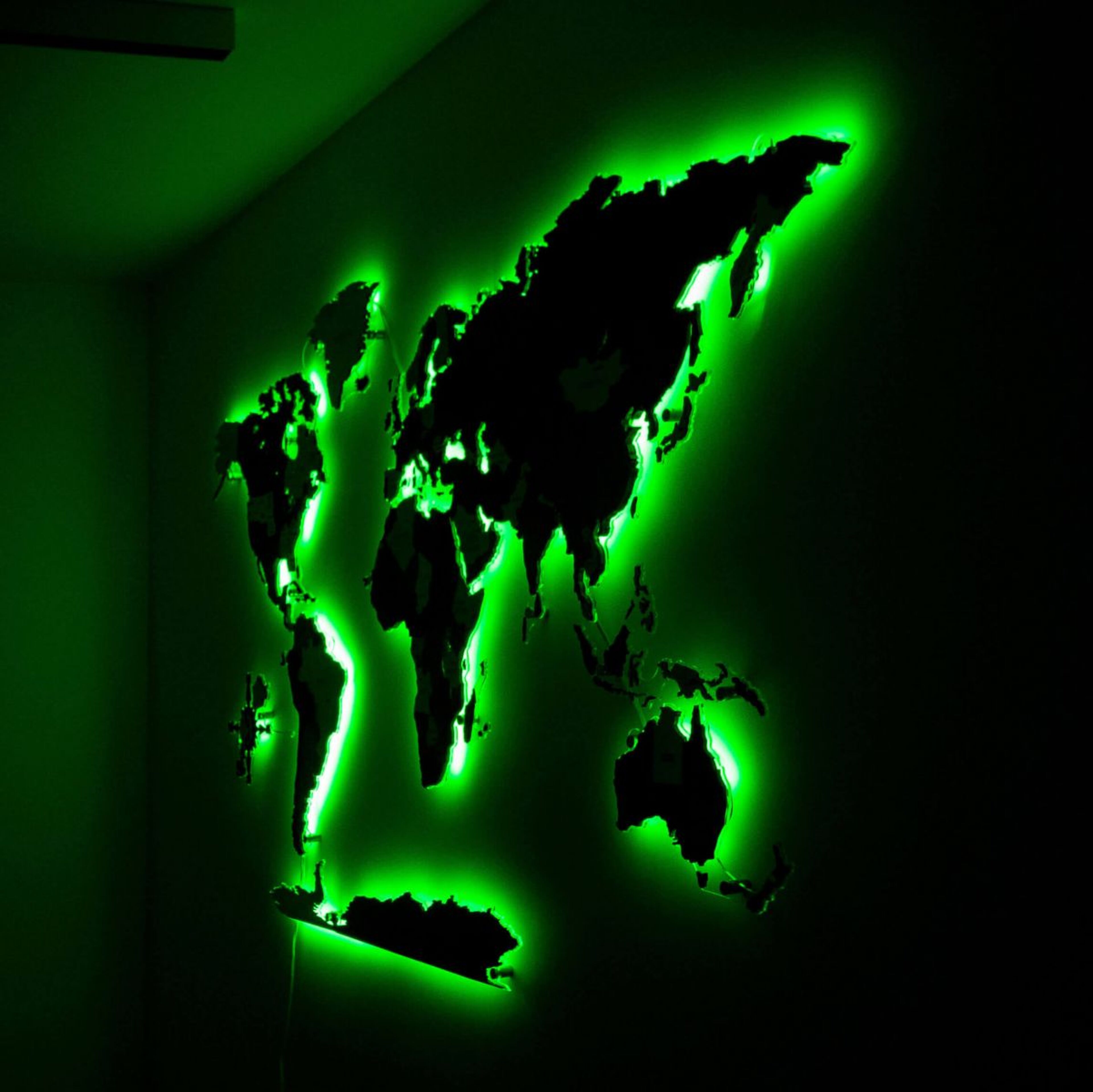 Carte du monde en bois 3D avec LED