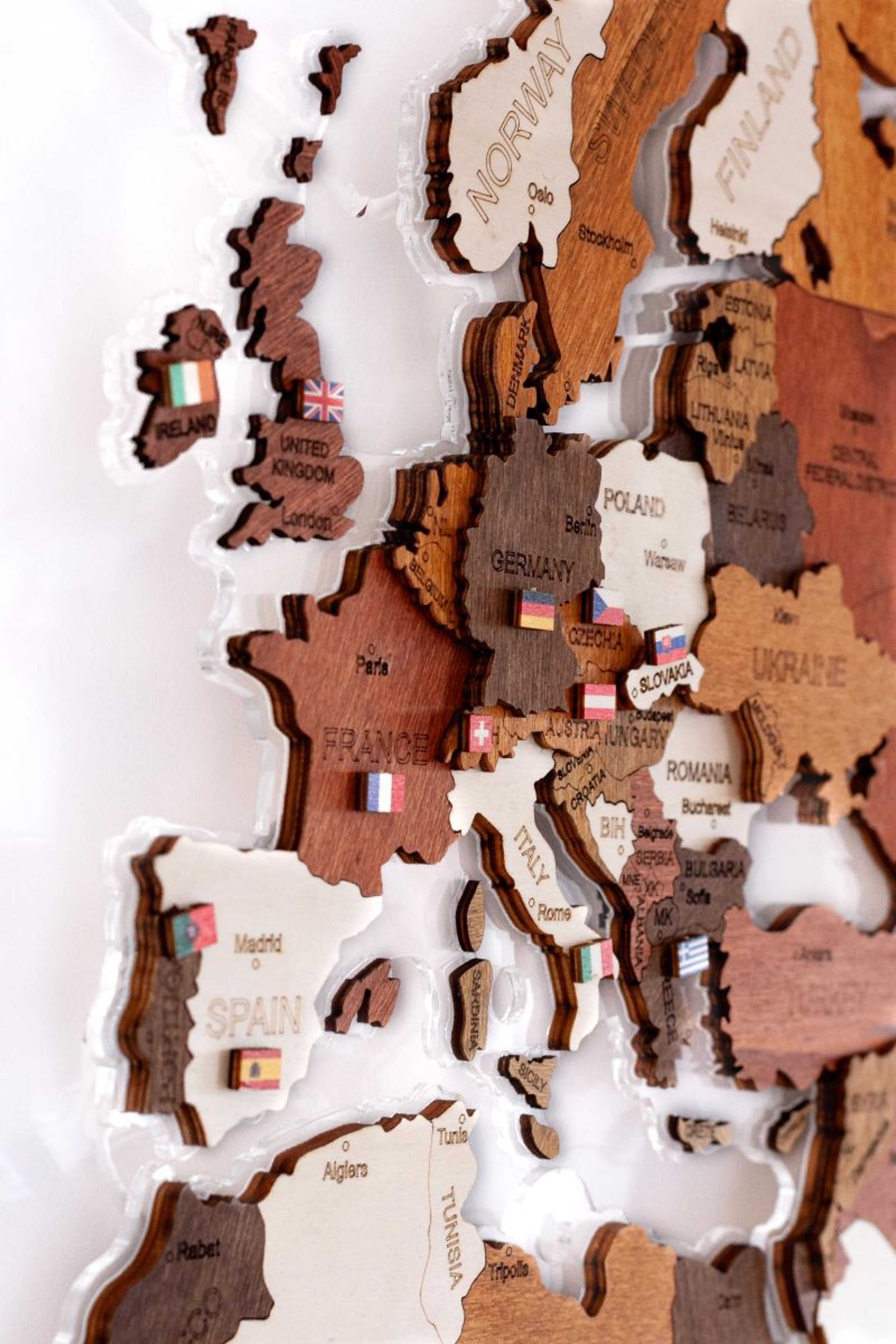 Akrylowa podstawa dla drewnianej mapy świata