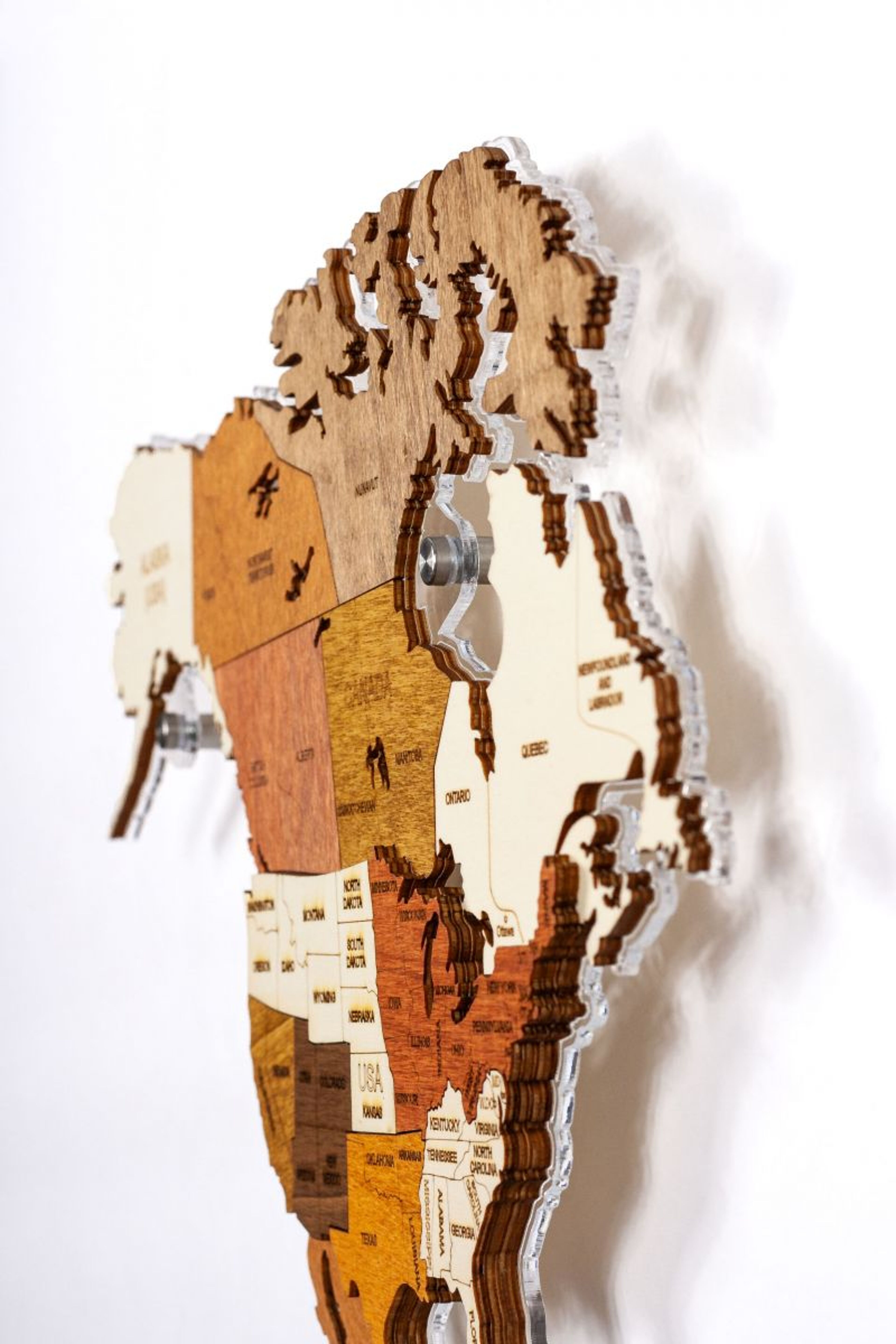 Akrylowa podstawa dla drewnianej mapy świata