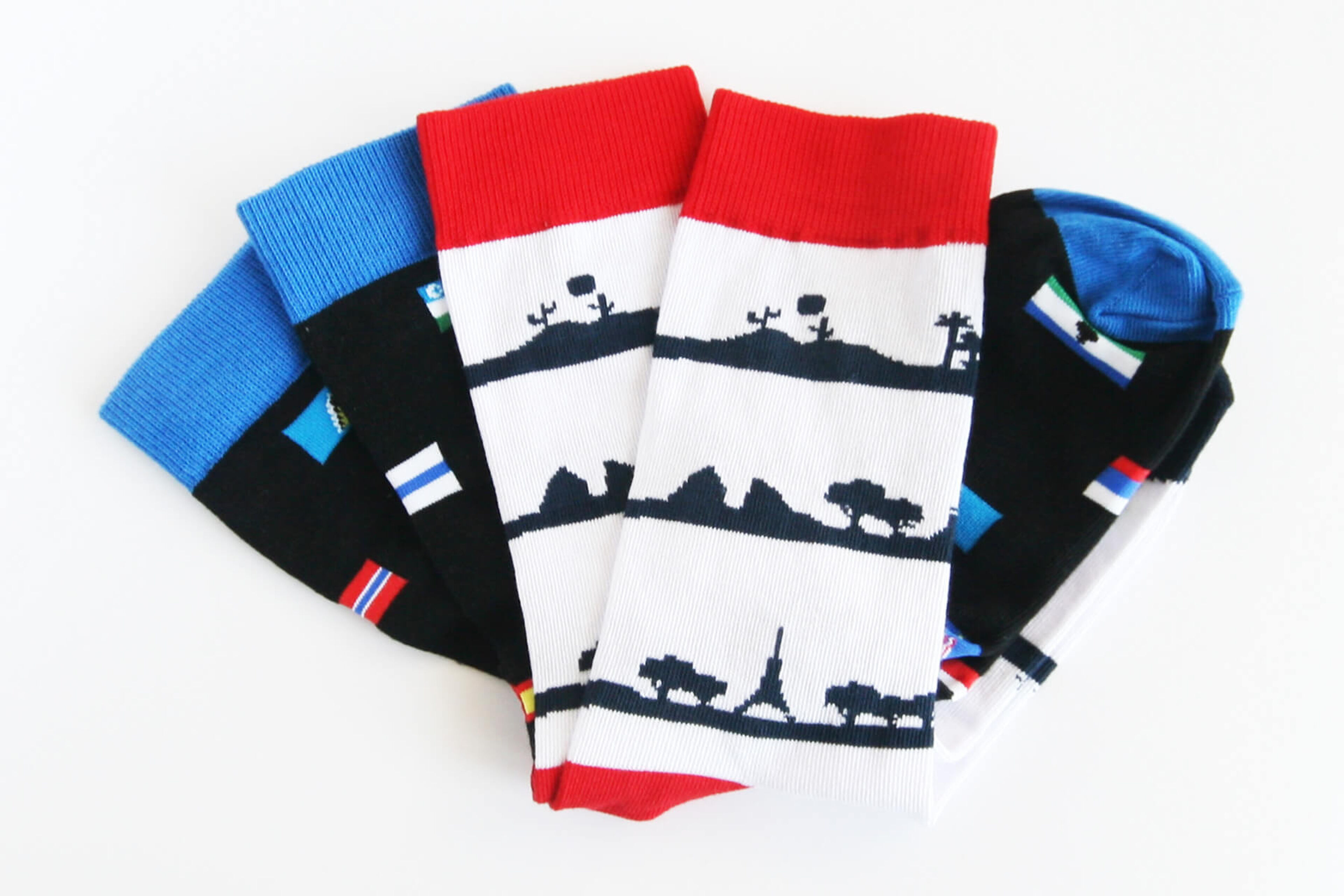 Cestovateľské ponožky v rôznych vzoroch
