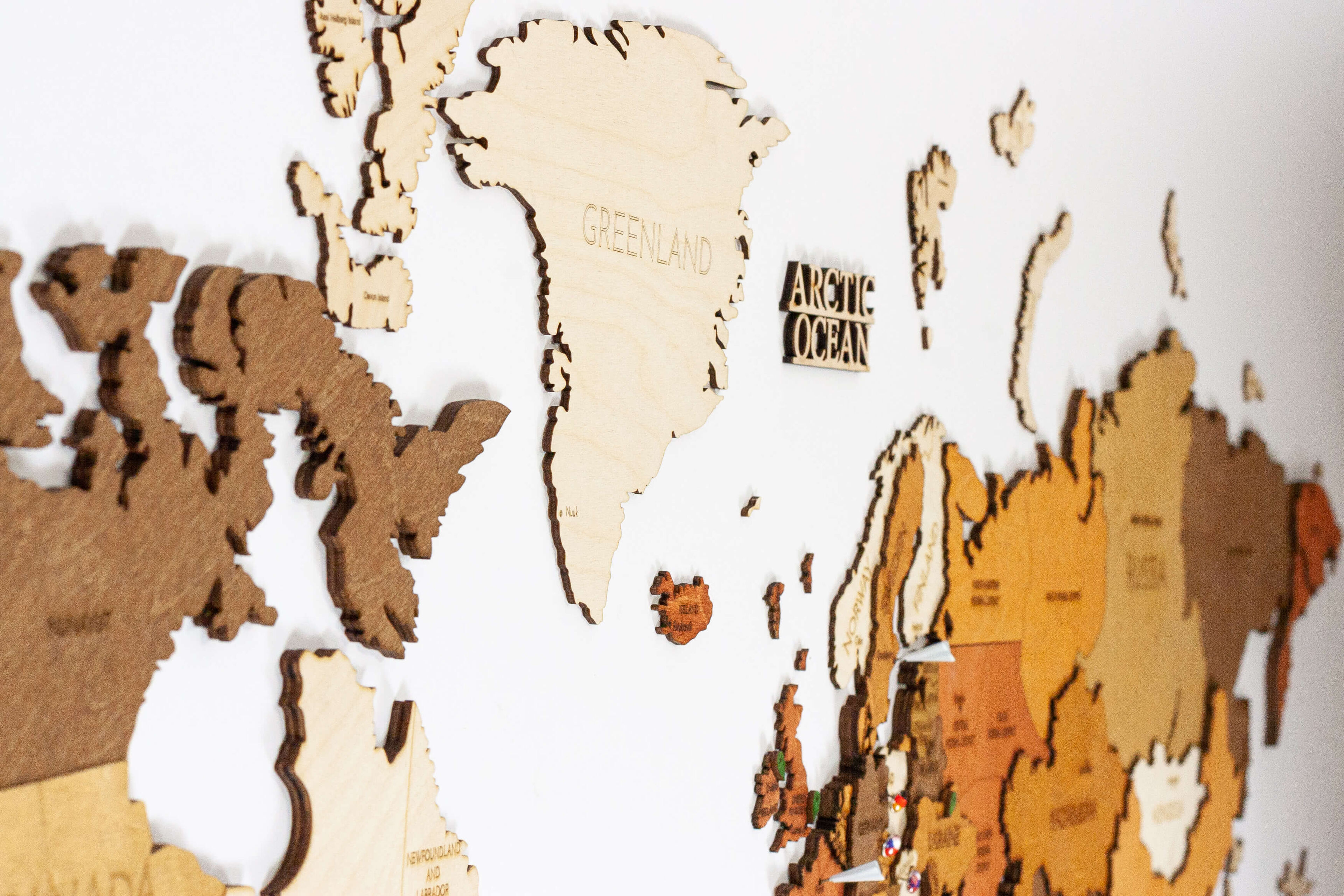 Carte du monde en bois - décoration murale