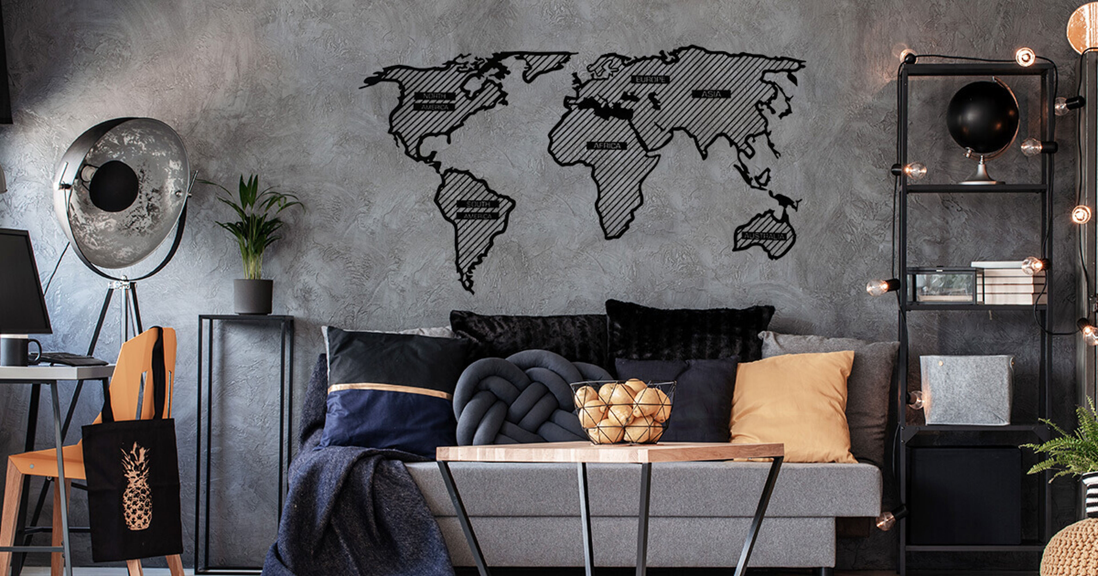 Carte du monde hachurée en bois - décoration murale minimaliste