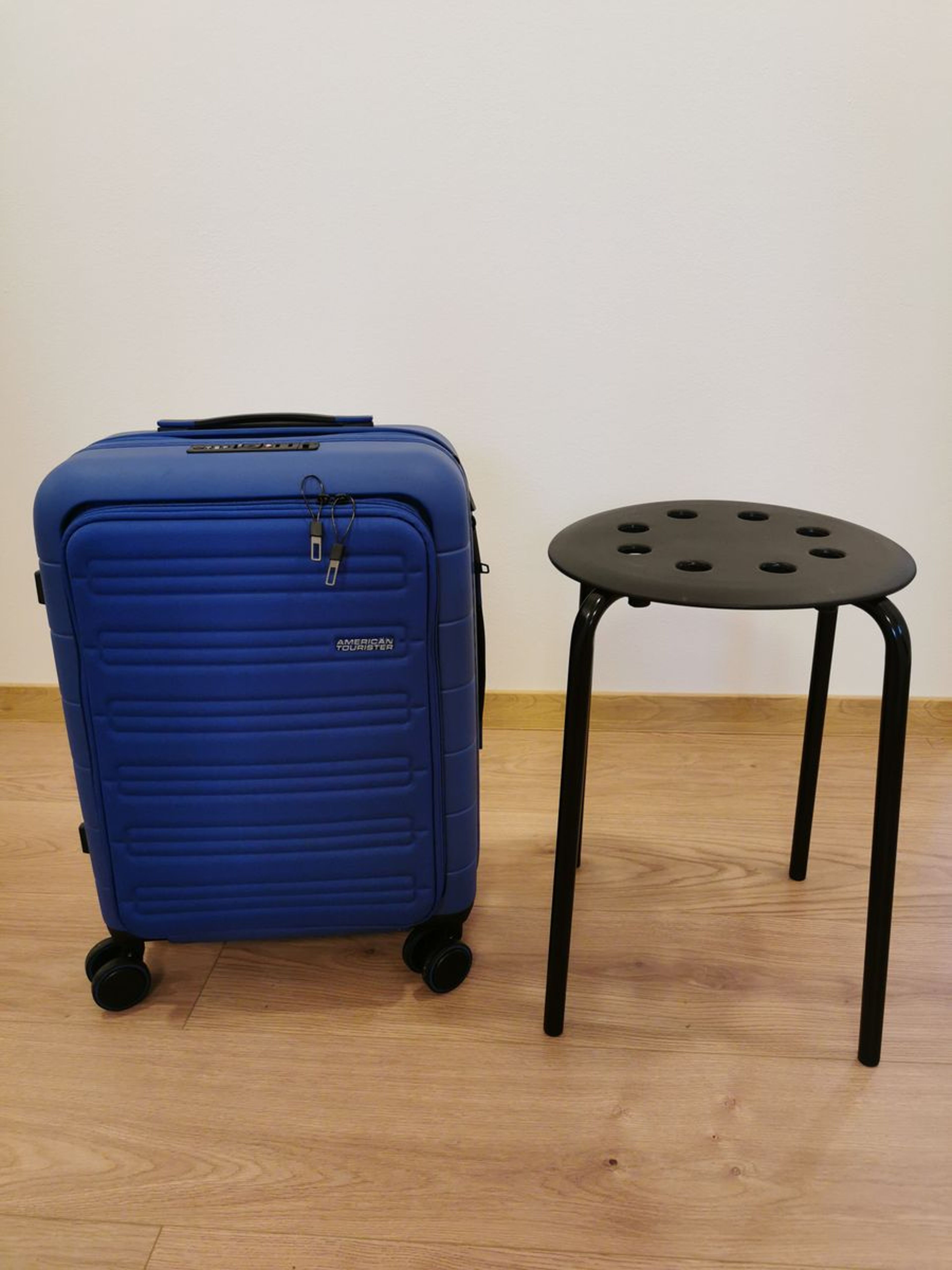 Review for American Tourister - Novastream - Spinner 55 EXP + Laptop Compartment Travel Suitcase - image from Tereza