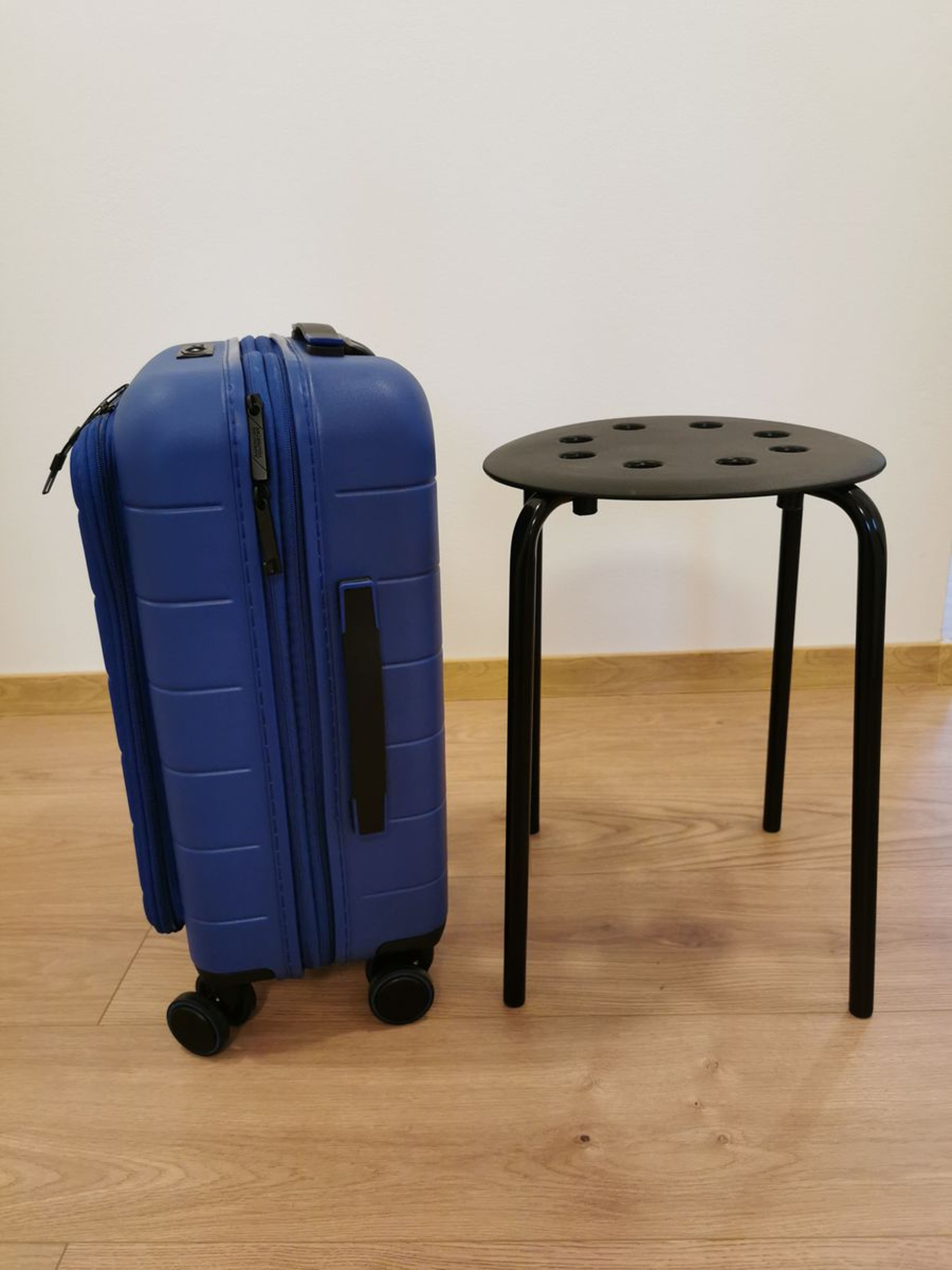 Review for American Tourister - Novastream - Spinner 55 EXP + Laptop Compartment Travel Suitcase - image from Tereza
