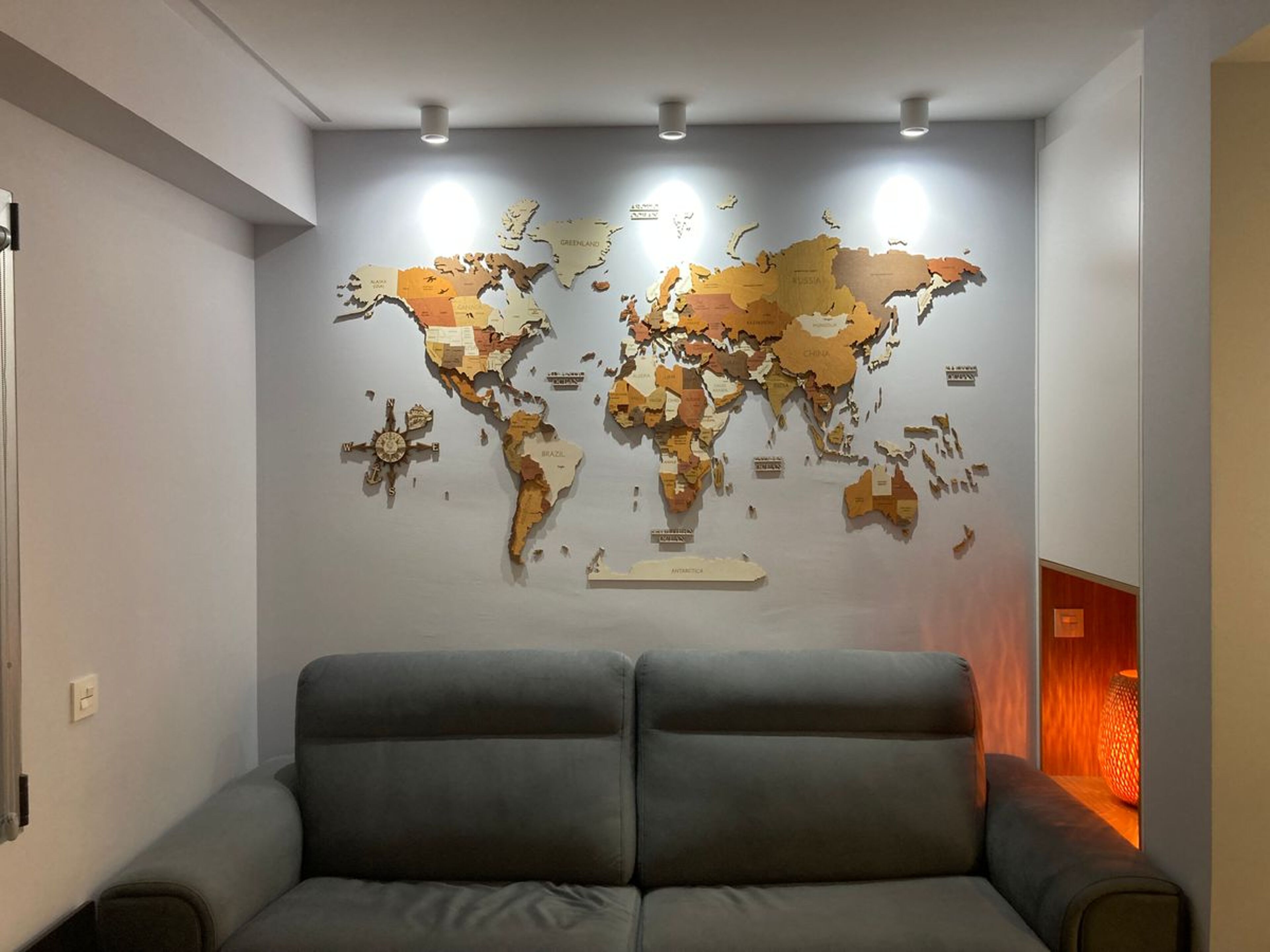 Review for Wooden World Map Wall Decoration - image from JOSUE B.