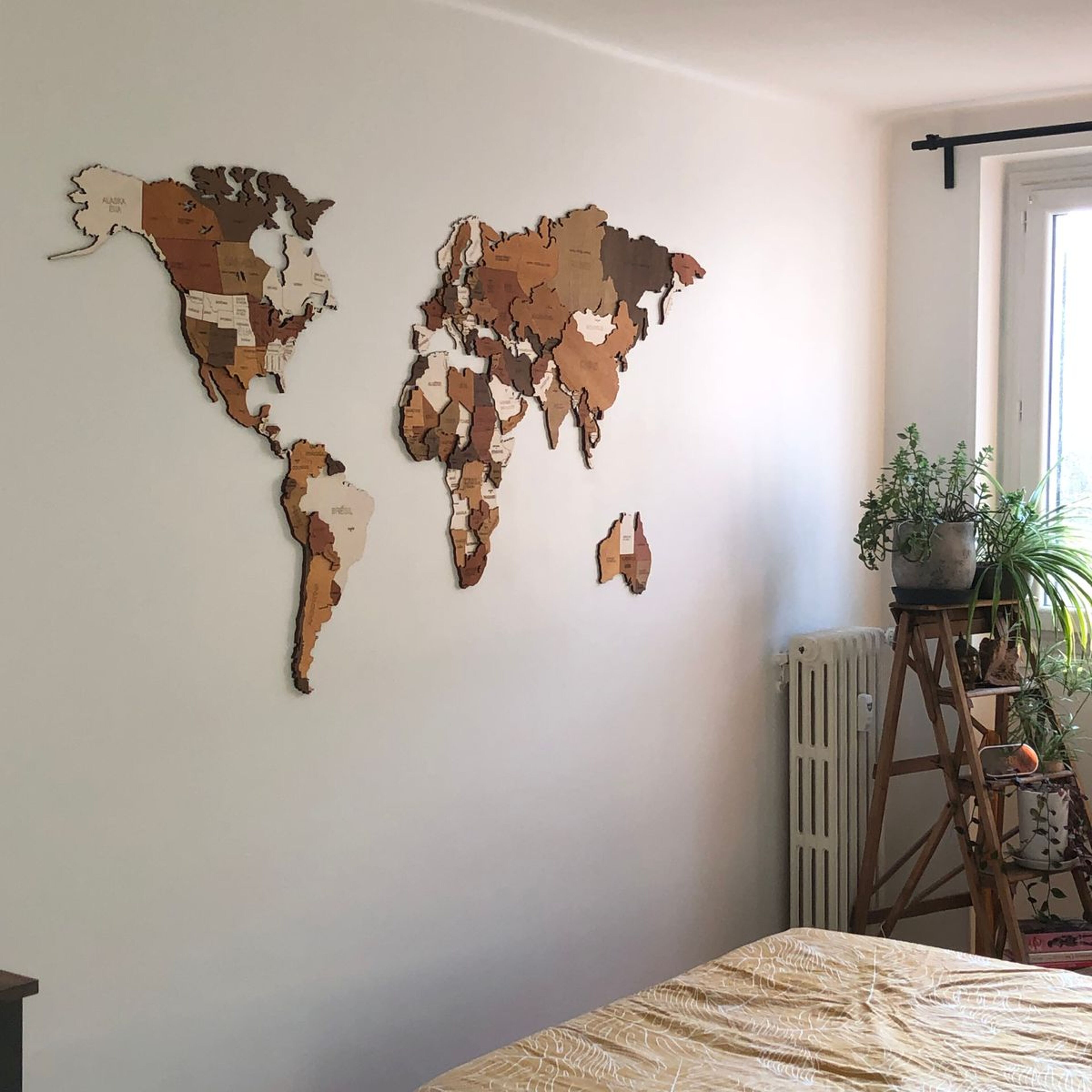Avis pour Carte du monde en bois - décoration murale - image de Beily Ko