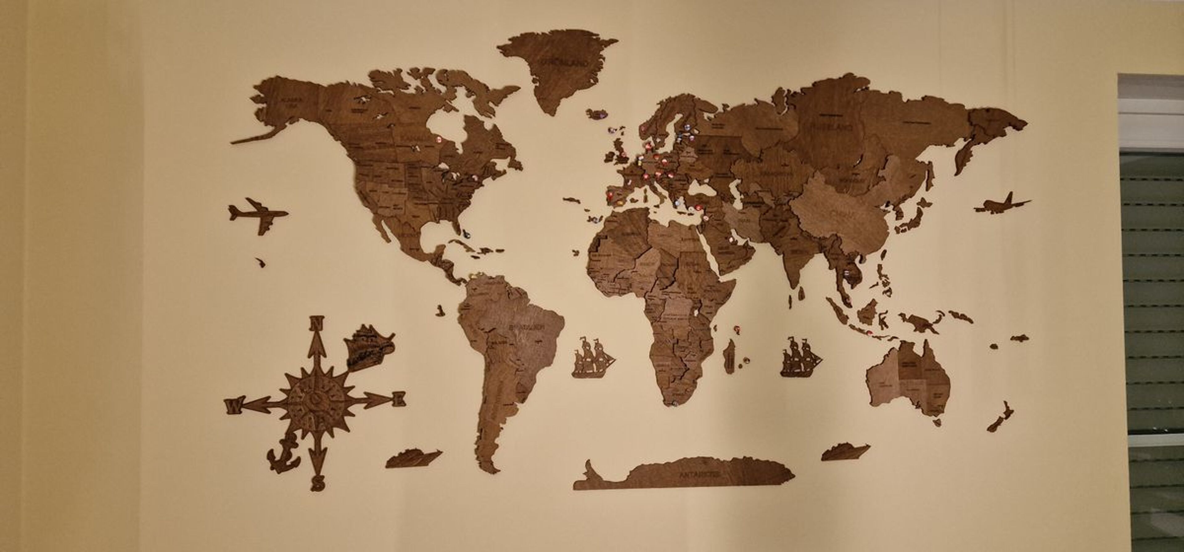 Avis pour Carte du monde en bois - décoration murale - image de Christian Wagner