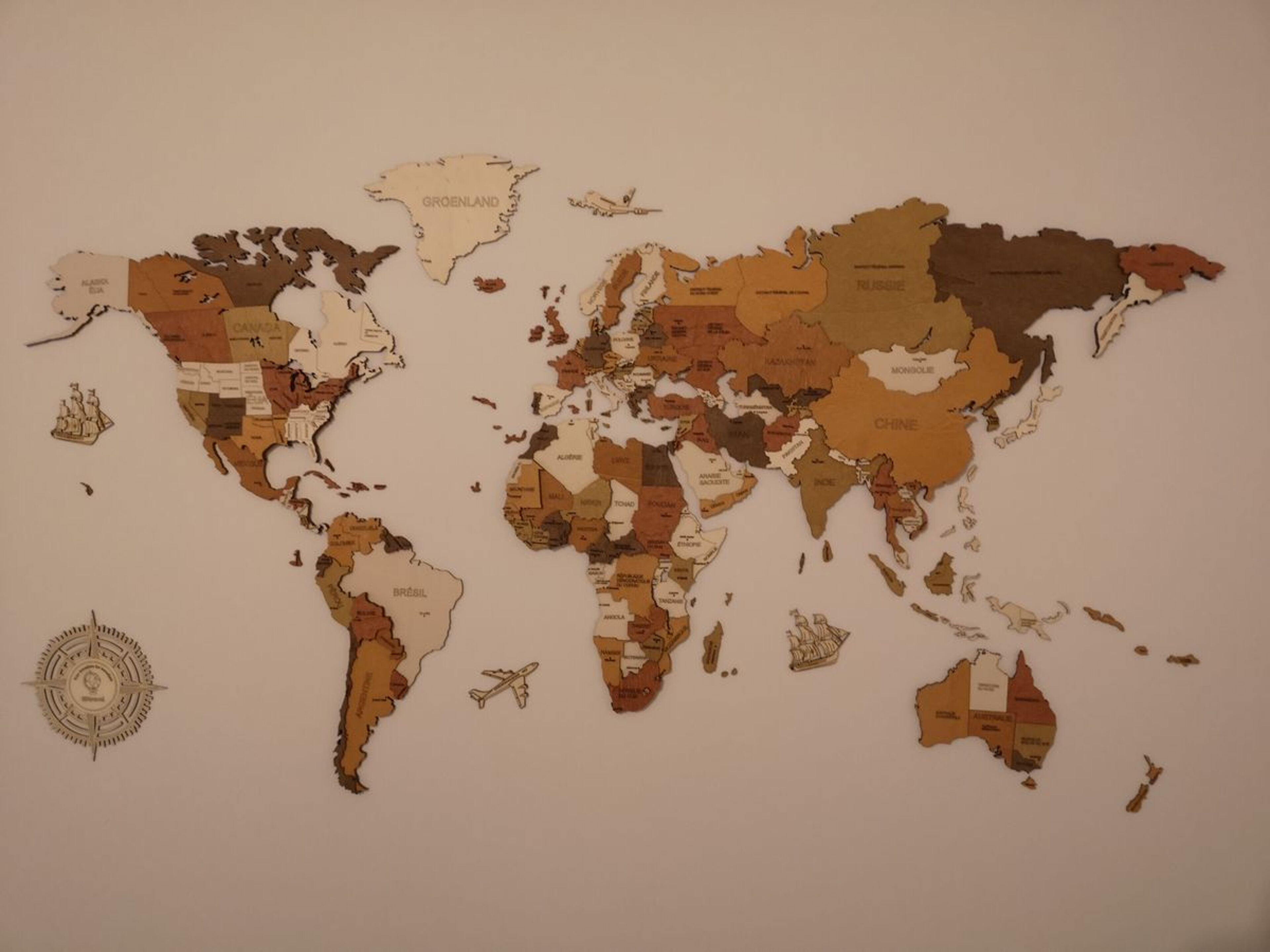 Avis pour Carte du monde en bois - décoration murale - image de Mickael Vekman