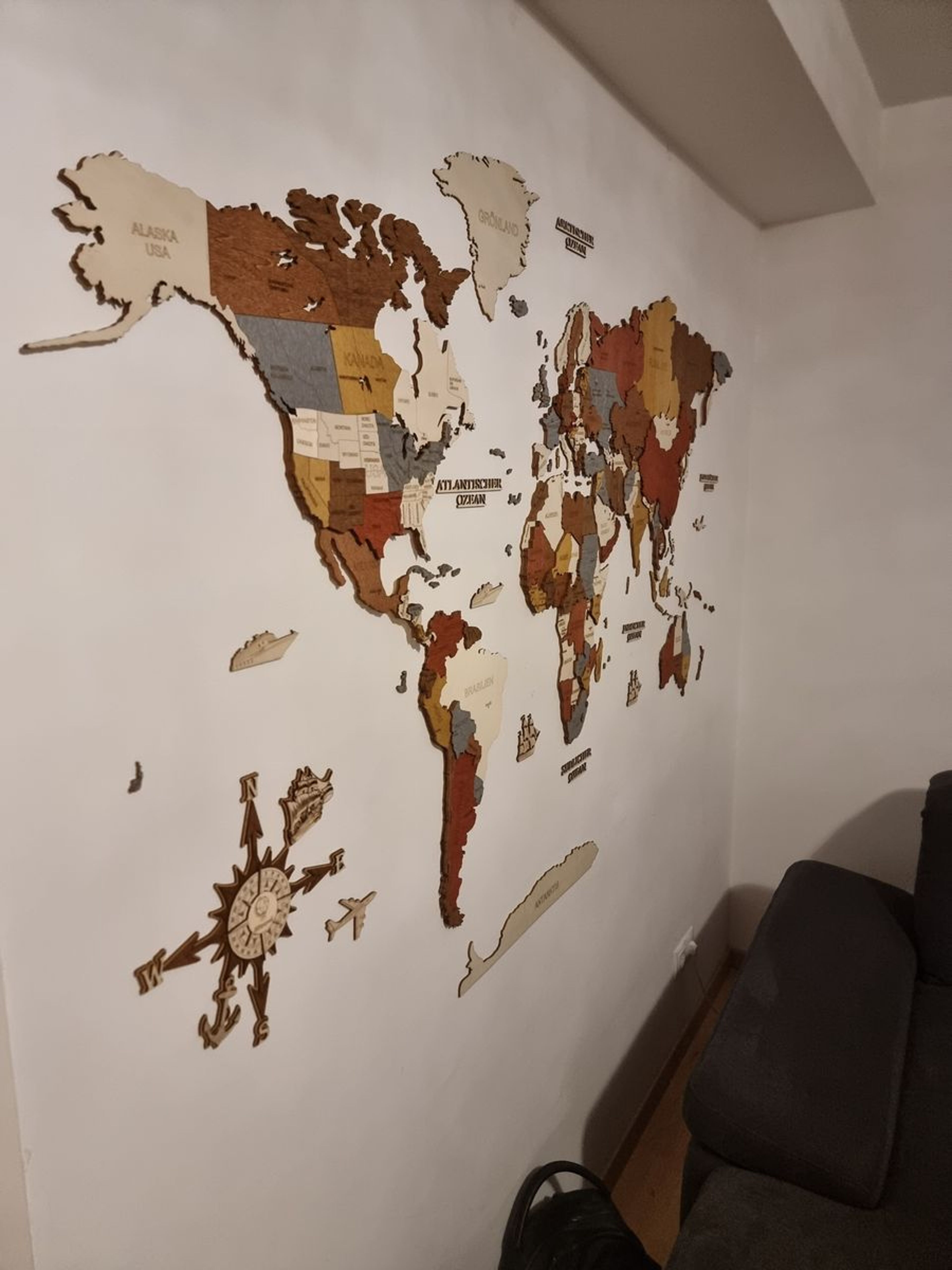 Review for Wooden World Map Wall Decoration - image from Daniel V.