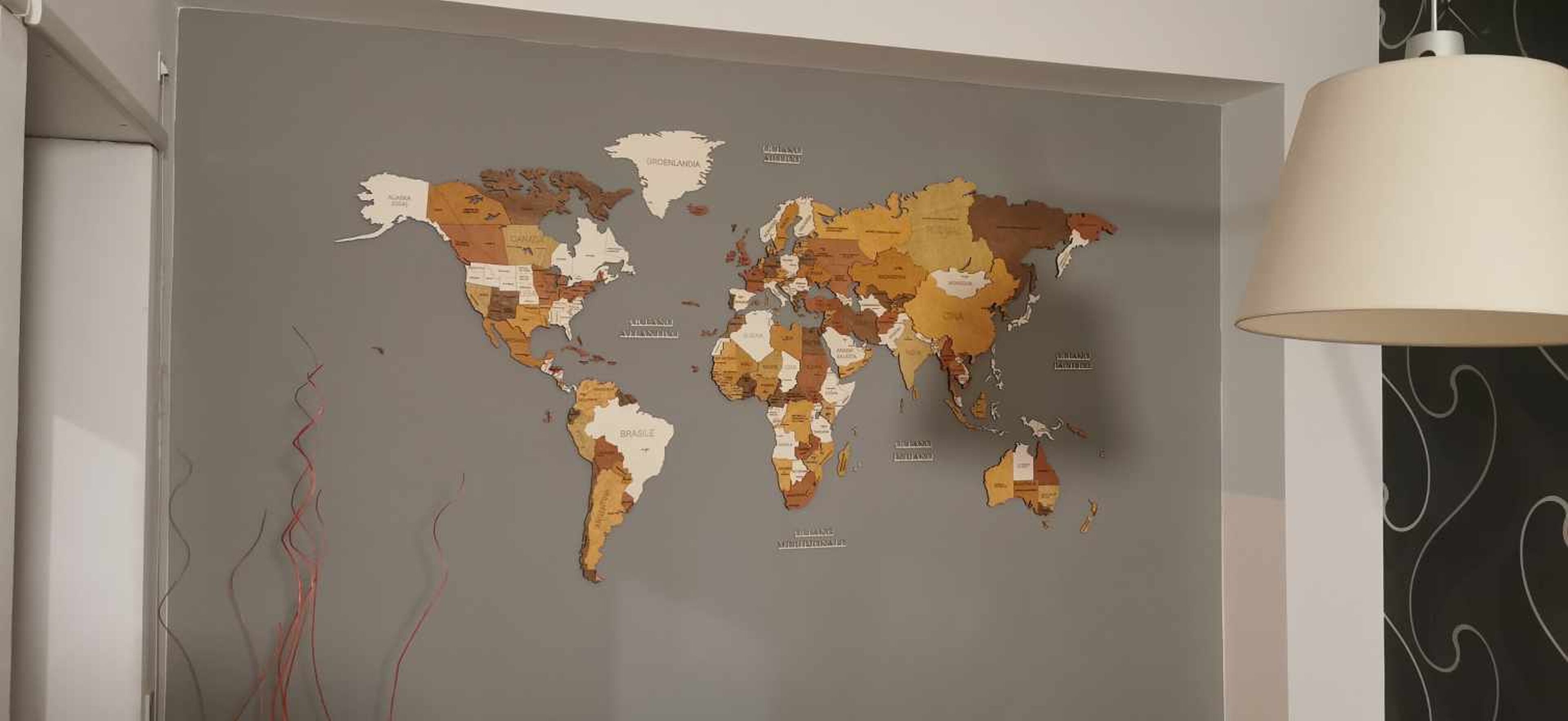 Avis pour Carte du monde en bois - décoration murale - image de Fabio Bartuccio